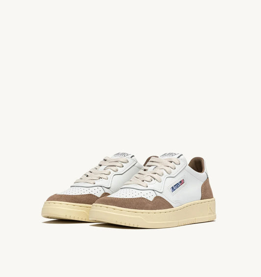 BASKETS MEDALIST LOW EN CUIR BLANC ET DAIM ANTILOPE