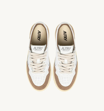 BASKETS MEDALIST LOW EN CUIR BLANC ET DAIM ANTILOPE